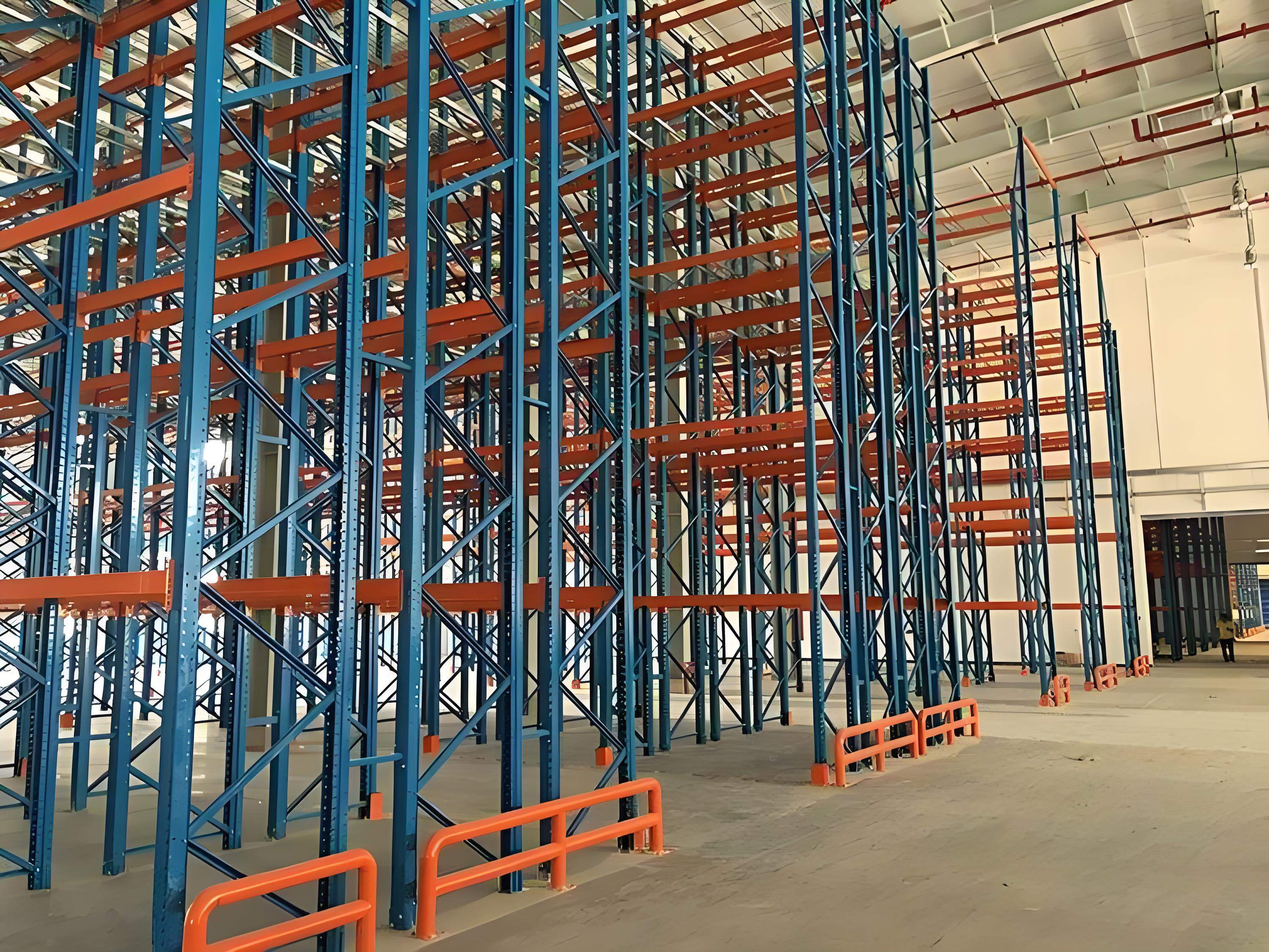 选货架重型还是轻型的呢?东佰巨货架厂4招解决问题