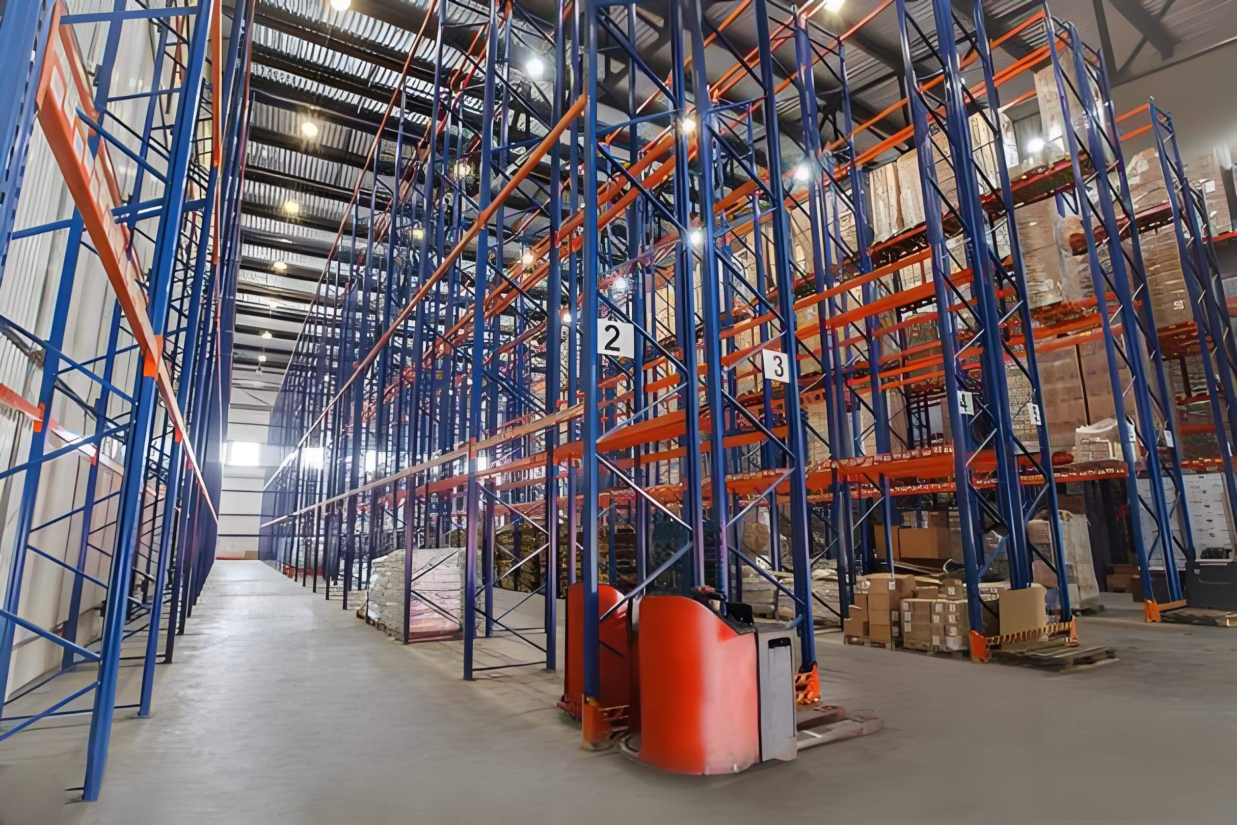 东佰巨货架教你 4 招,轻松解决仓库货架生锈问题